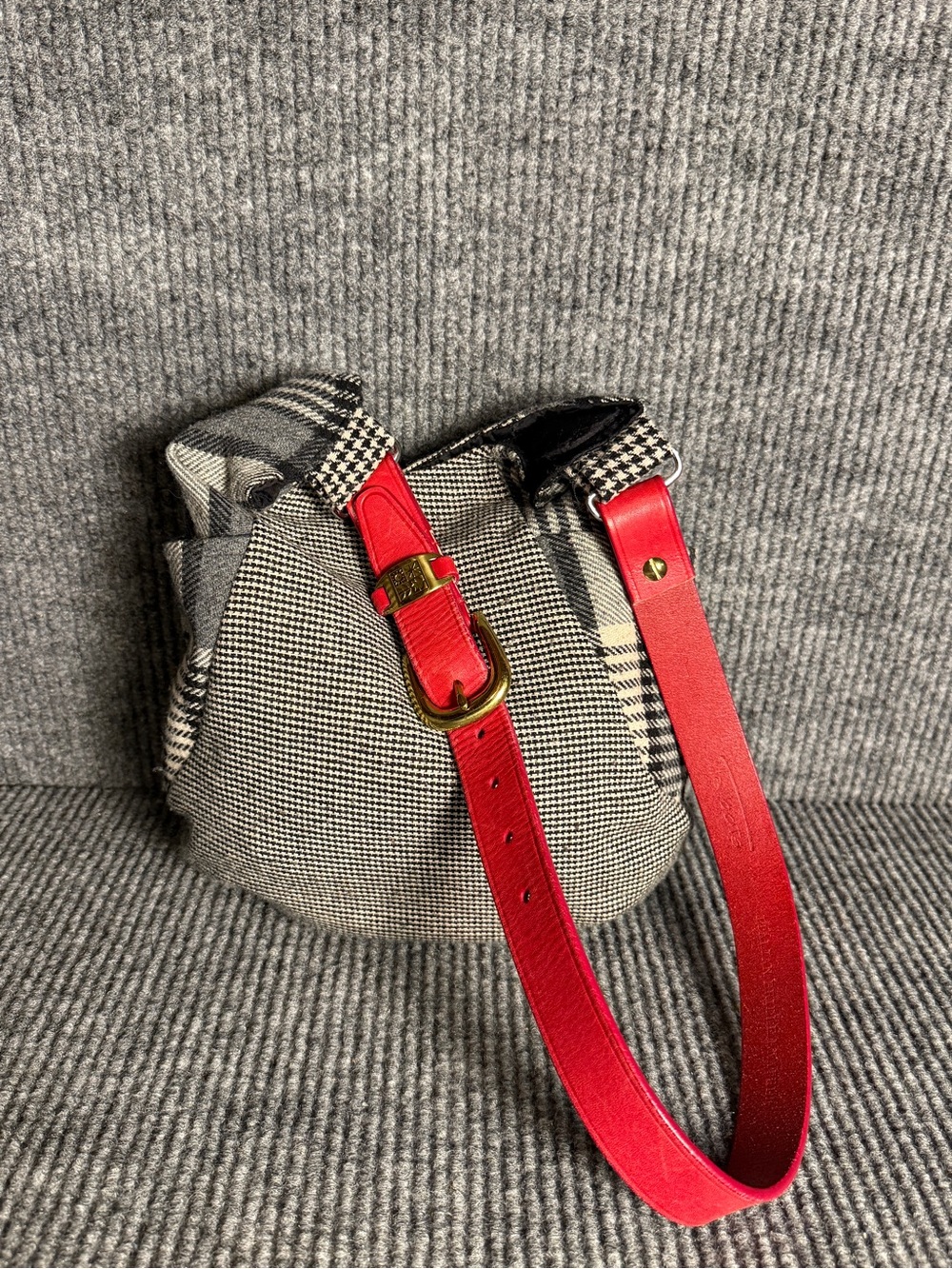VTG Mixed Plaid & Houndstooth Wool Shoulder Bag with Vibrant Red Leather Strap - Picture 4 of 11
